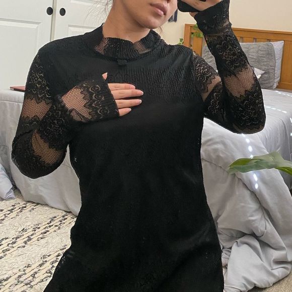 Black lace dress - Picture 3 of 3